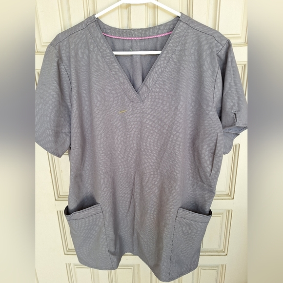 Gray V-Neck Scrub Top Plus Sz2X Pockets Short Sleeves - Picture 1 of 7